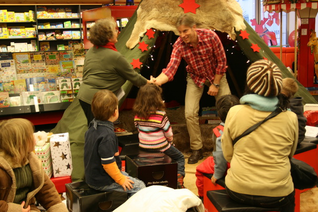 gal/2010/2010 Saitentwist Mayersche Buchhandlung Essen 03.12.Lesezelt Frau Kuehn Verein/2010 Saitentwist Mayersche 03.12. Lesezelt Frau Kuehn Essen 007.jpg